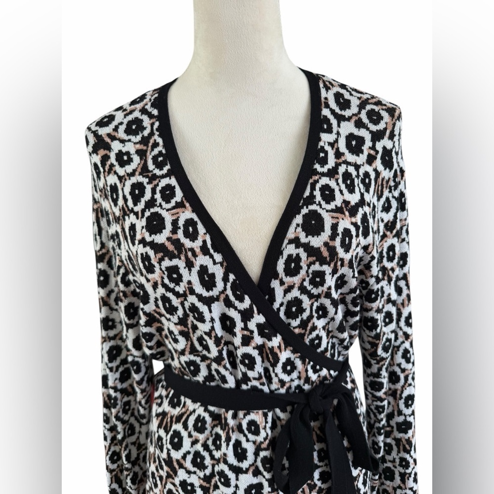 Diane Von Furstenberg x Target Floral Black White wrap Knit Dress - Picture 6 of 9